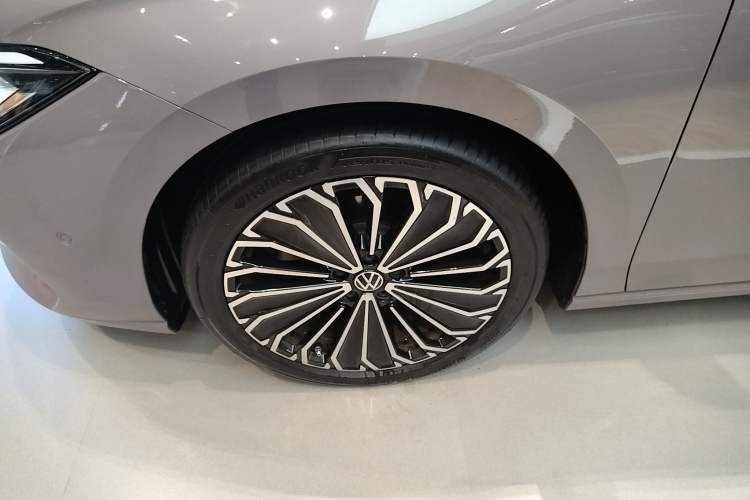 Used Volkswagen Passat 2025 Pro 380TSI Dragon Supreme Edition Left Front Wheel Hub