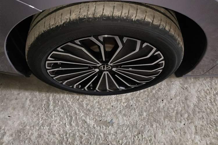 Used Volkswagen Passat 2025 Pro 380TSI Dragon Supreme Edition Left Front Wheel Hub
