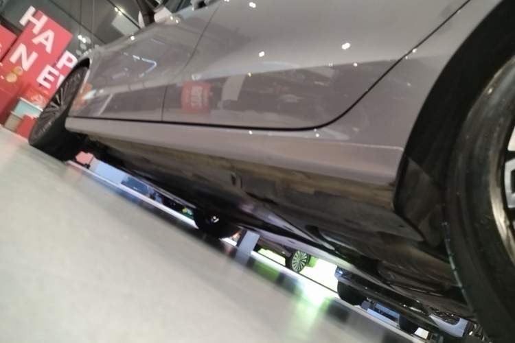 Used Volkswagen Passat 2025 Pro 380TSI Dragon Supreme Edition Left Side Sill