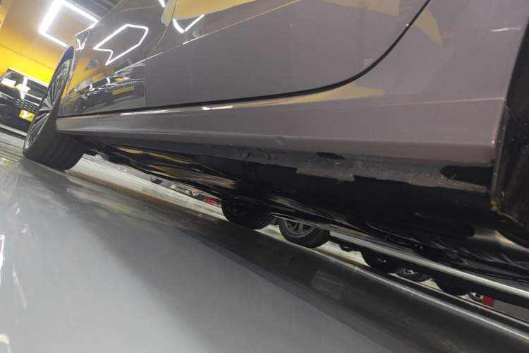 Used Volkswagen Passat 2025 Pro 380TSI Dragon Supreme Edition Left Side Sill