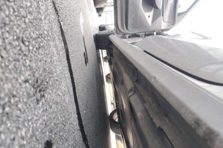 Used Volkswagen Passat 2025 Pro 380TSI Dragon Supreme Edition Left Side Sill
