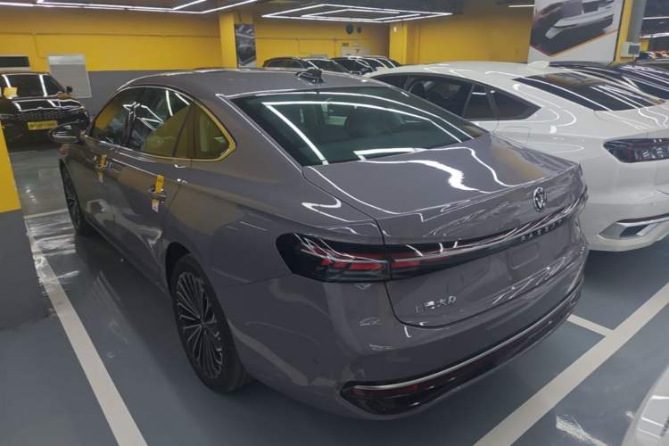 Used Volkswagen Passat 2025 Pro 380TSI Dragon Supreme Edition Rear Left 45 Deg