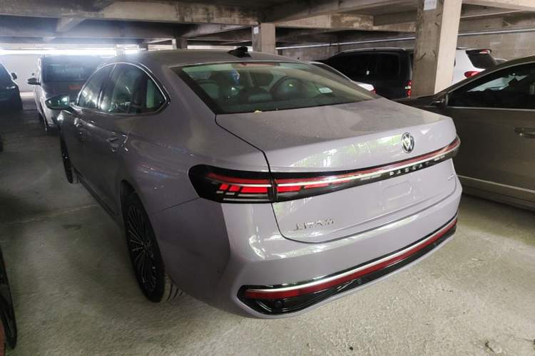 Used Volkswagen Passat 2025 Pro 380TSI Dragon Supreme Edition Rear Left 45 Deg