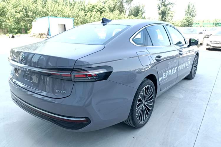 Used Volkswagen Passat 2025 Pro 380TSI Dragon Supreme Edition Rear Right 45 Deg