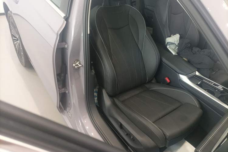 Used Volkswagen Passat 2025 Pro 380TSI Dragon Supreme Edition Right Front Seat