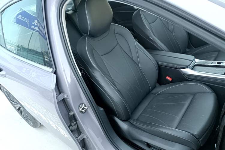 Used Volkswagen Passat 2025 Pro 380TSI Dragon Supreme Edition Right Front Seat