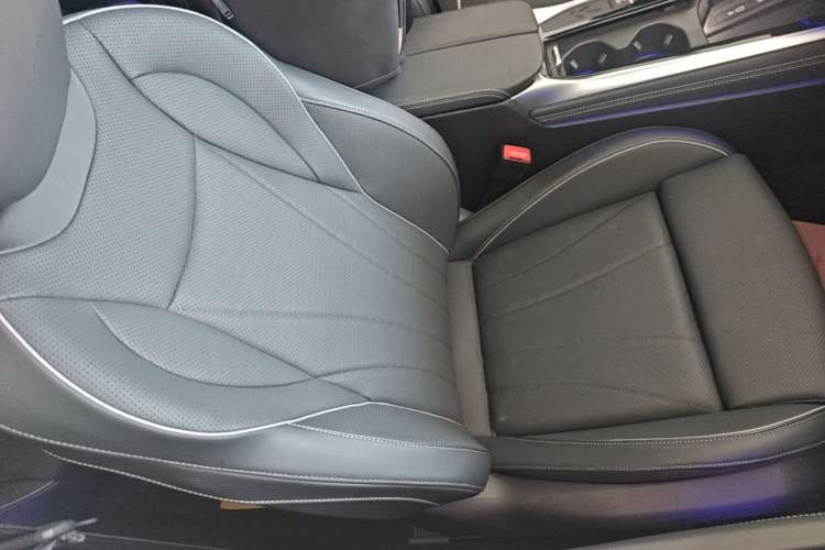 Used Volkswagen Passat 2025 Pro 380TSI Dragon Supreme Edition Right Front Seat