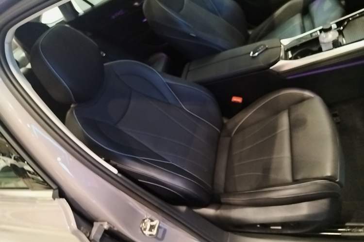 Used Volkswagen Passat 2025 Pro 380TSI Dragon Supreme Edition Right Front Seat