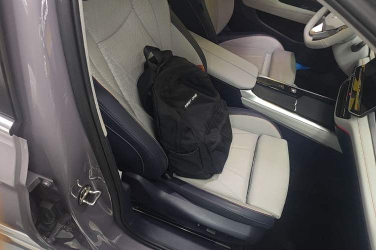 Used Volkswagen Passat 2025 Pro 380TSI Dragon Supreme Edition Right Front Seat