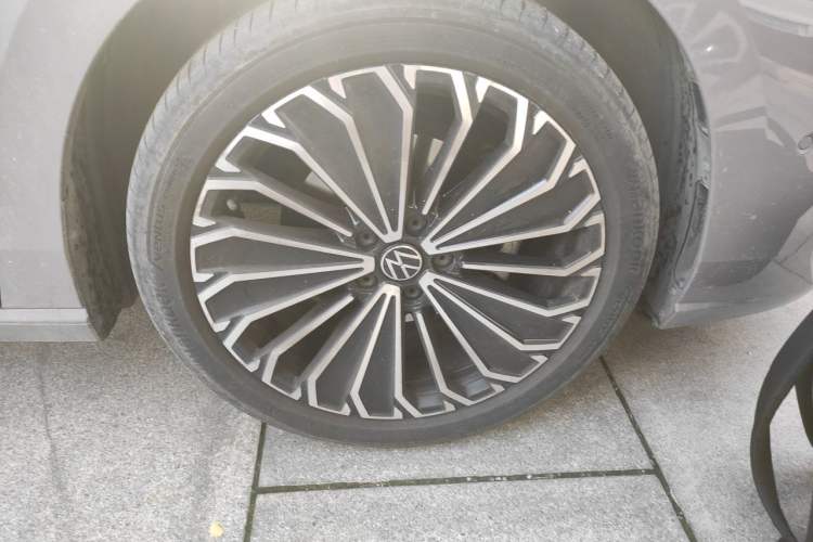 Used Volkswagen Passat 2025 Pro 380TSI Dragon Supreme Edition Right Front Wheel Hub