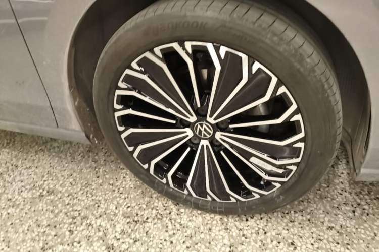 Used Volkswagen Passat 2025 Pro 380TSI Dragon Supreme Edition Right Front Wheel Hub