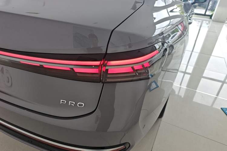 Used Volkswagen Passat 2025 Pro 380TSI Dragon Supreme Edition Right Rear Taillight