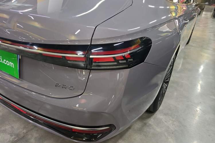 Used Volkswagen Passat 2025 Pro 380TSI Dragon Supreme Edition Right Rear Taillight