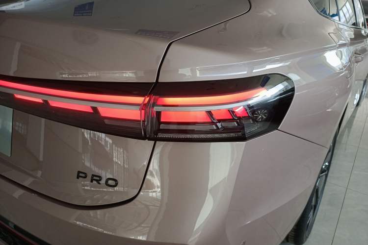 Used Volkswagen Passat 2025 Pro 380TSI Starry Dragon Luxury Edition Right Rear Taillight