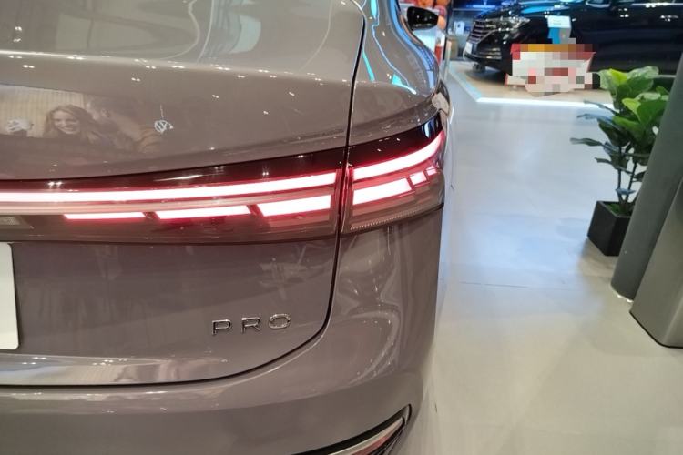 Used Volkswagen Passat 2025 Pro 380TSI Dragon Supreme Edition Right Rear Taillight