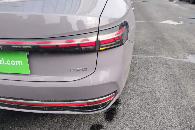 Used Volkswagen Passat 2025 Pro 380TSI Dragon Supreme Edition Right Rear Taillight