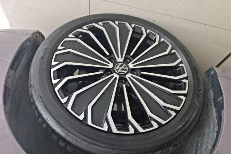 Used Volkswagen Passat 2025 Pro 380TSI Dragon Supreme Edition Right Rear Wheel Hub