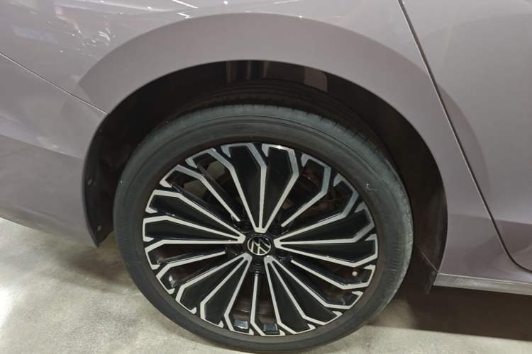Used Volkswagen Passat 2025 Pro 380TSI Dragon Supreme Edition Right Rear Wheel Hub