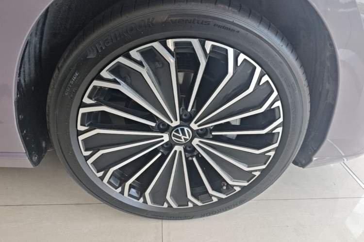 Used Volkswagen Passat 2025 Pro 380TSI Dragon Supreme Edition Right Rear Wheel Hub