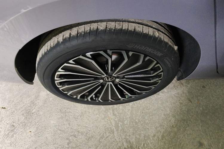 Used Volkswagen Passat 2025 Pro 380TSI Dragon Supreme Edition Right Rear Wheel Hub