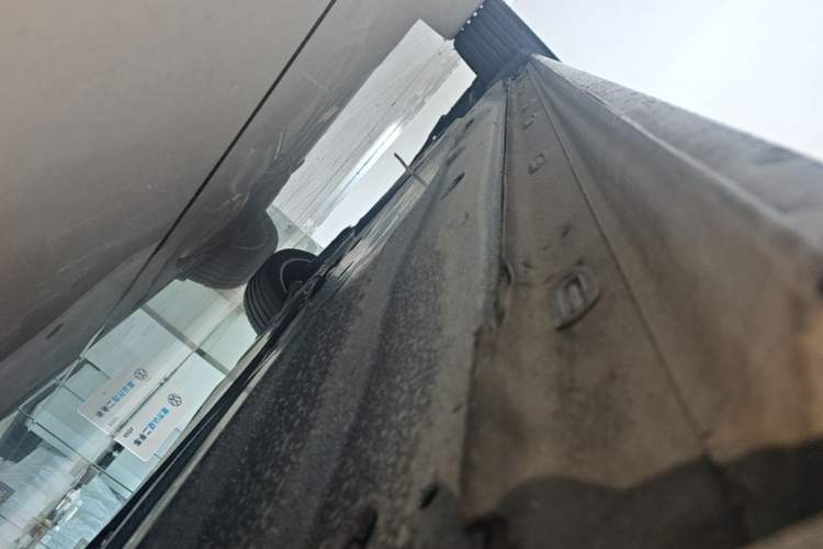 Used Volkswagen Passat 2025 Pro 380TSI Dragon Supreme Edition Right Side Sill
