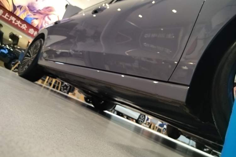 Used Volkswagen Passat 2025 Pro 380TSI Dragon Supreme Edition Right Side Sill