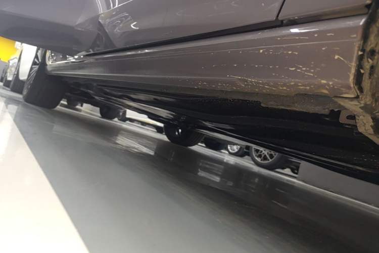 Used Volkswagen Passat 2025 Pro 380TSI Dragon Supreme Edition Right Side Sill