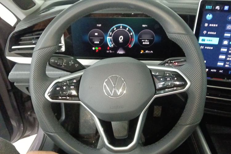Used Volkswagen Passat 2025 Pro 380TSI Dragon Supreme Edition Steering Wheel