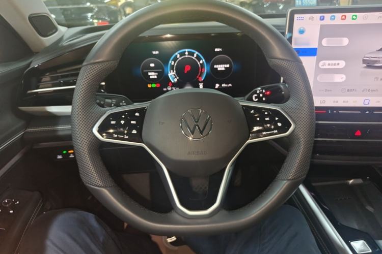 Used Volkswagen Passat 2025 Pro 380TSI Dragon Supreme Edition Steering Wheel