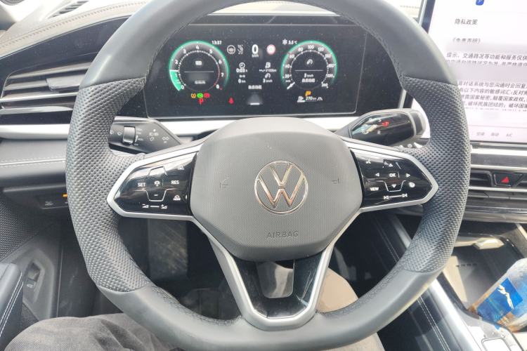 Used Volkswagen Passat 2025 Pro 380TSI Dragon Supreme Edition Steering Wheel