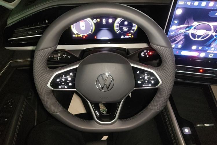 Used Volkswagen Passat 2025 Pro 380TSI Dragon Supreme Edition Steering Wheel