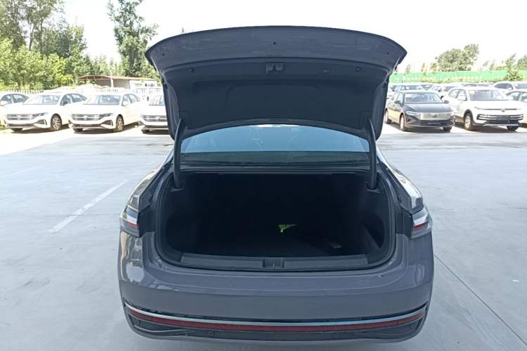 Used Volkswagen Passat 2025 Pro 380TSI Dragon Supreme Edition Trunk