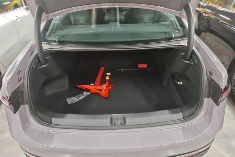 Used Volkswagen Passat 2025 Pro 380TSI Dragon Supreme Edition Trunk