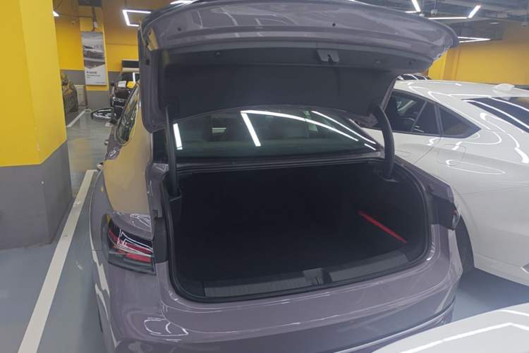 Used Volkswagen Passat 2025 Pro 380TSI Dragon Supreme Edition Trunk