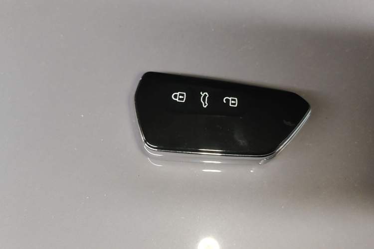 Used Volkswagen Passat 2025 Pro 380TSI Dragon Supreme Edition Vehicle Key