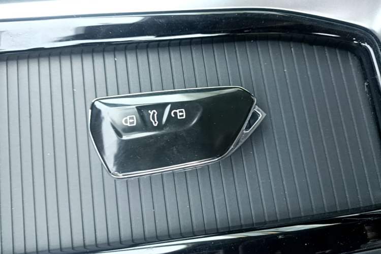 Used Volkswagen Passat 2025 Pro 380TSI Dragon Supreme Edition Vehicle Key