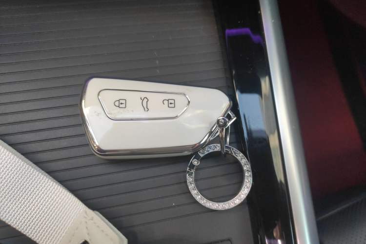 Used Volkswagen Passat 2025 Pro 380TSI Dragon Supreme Edition Vehicle Key