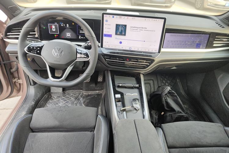 Used Volkswagen Passat 2025 Pro 380TSI Starry Dragon Luxury Edition Center Console