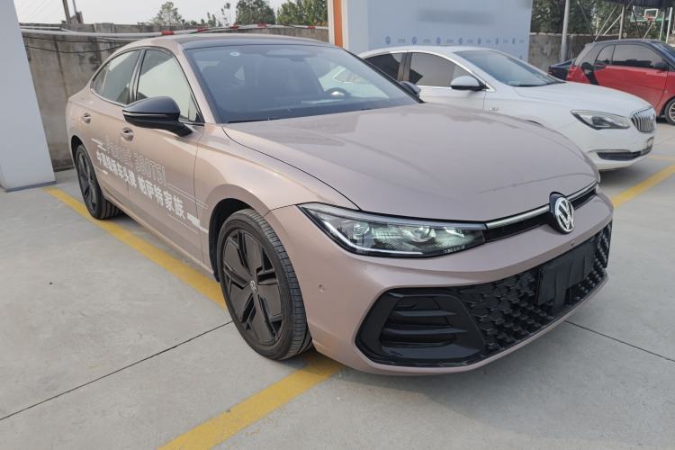 Used Volkswagen Passat 2025 Pro 380TSI Starry Dragon Luxury Edition Front Right 45 Deg