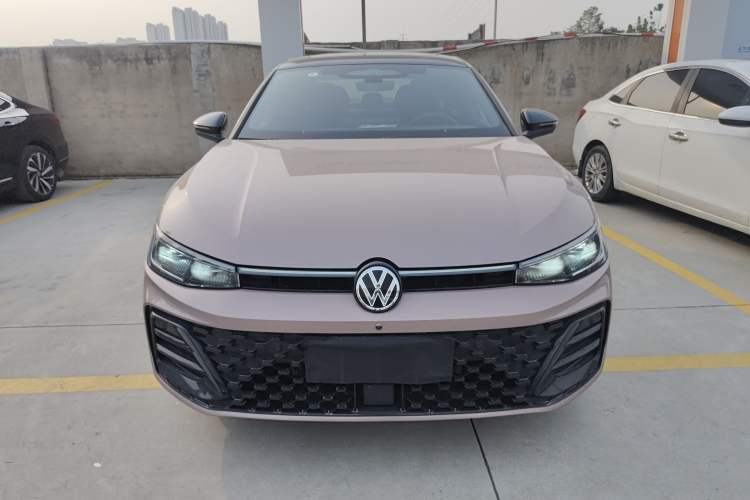 Used Volkswagen Passat 2025 Pro 380TSI Starry Dragon Luxury Edition Front