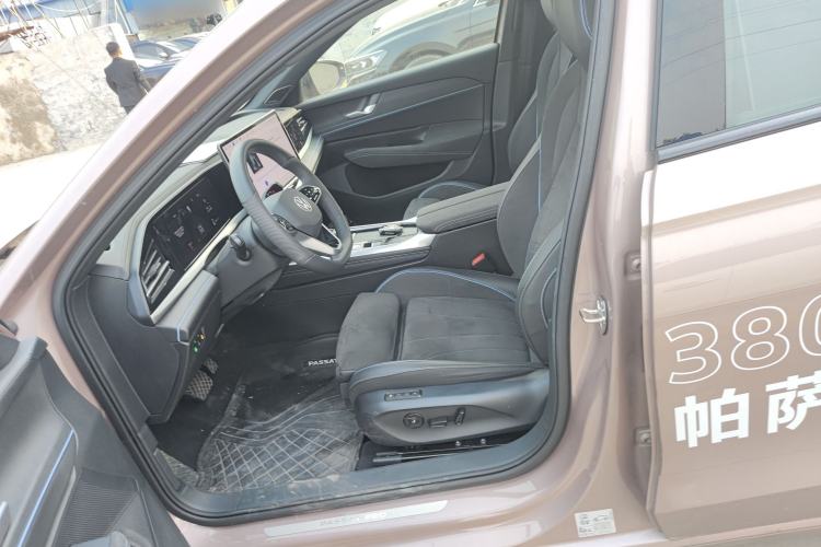 Used Volkswagen Passat 2025 Pro 380TSI Starry Dragon Luxury Edition Left Front Seat