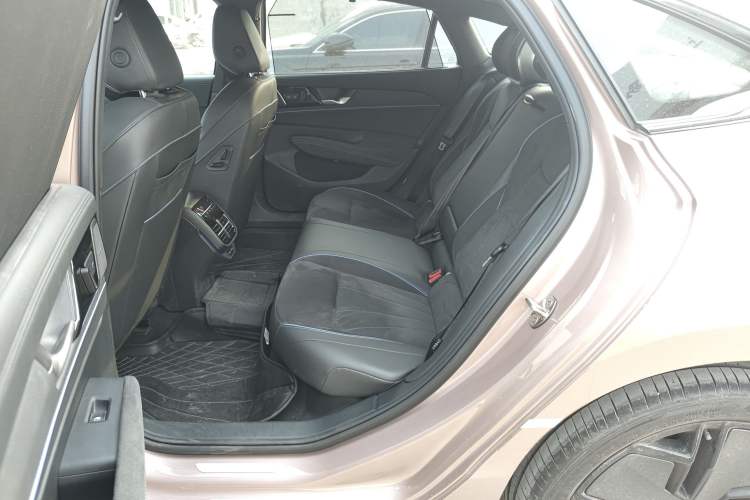 Used Volkswagen Passat 2025 Pro 380TSI Starry Dragon Luxury Edition Left Rear Seat