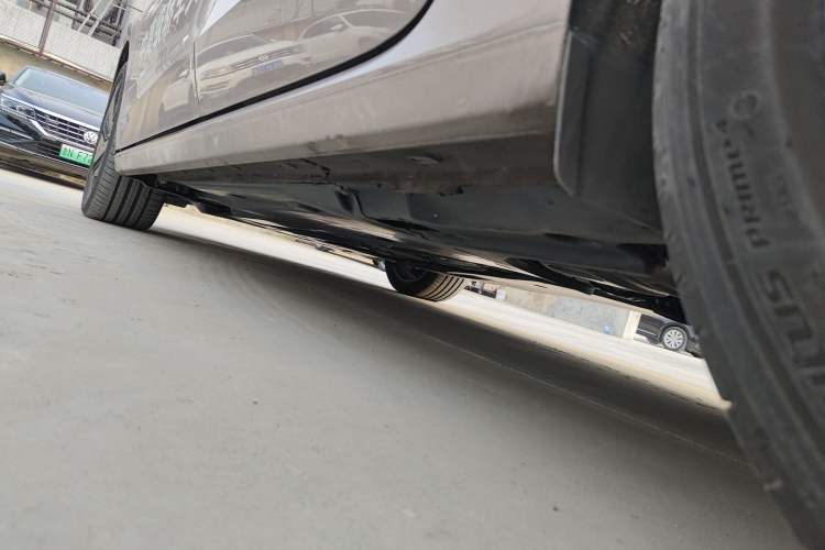Used Volkswagen Passat 2025 Pro 380TSI Starry Dragon Luxury Edition Left Side Sill