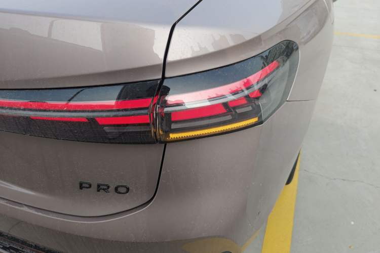 Used Volkswagen Passat 2025 Pro 380TSI Starry Dragon Luxury Edition Right Rear Taillight