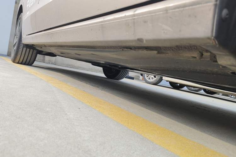 Used Volkswagen Passat 2025 Pro 380TSI Starry Dragon Luxury Edition Right Side Sill