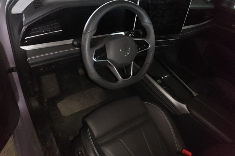 Used Volkswagen Passat 2025 Pro 380TSI Dragon Supreme Edition Driver Seat