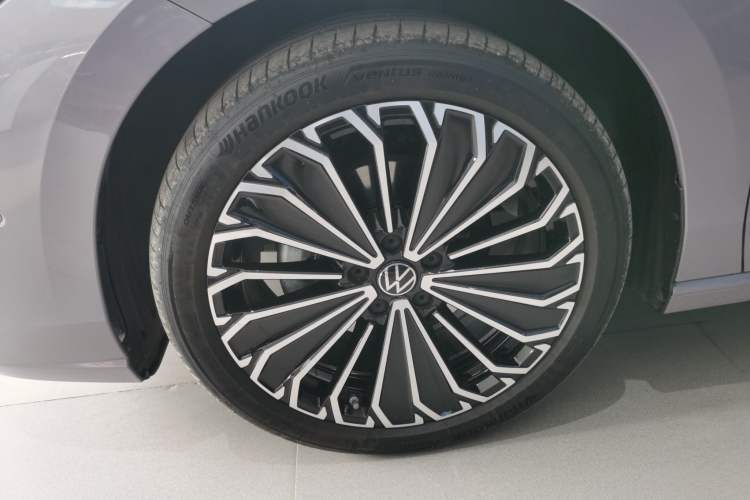 Used Volkswagen Passat 2025 Pro 380TSI Dragon Supreme Edition Exterior 4