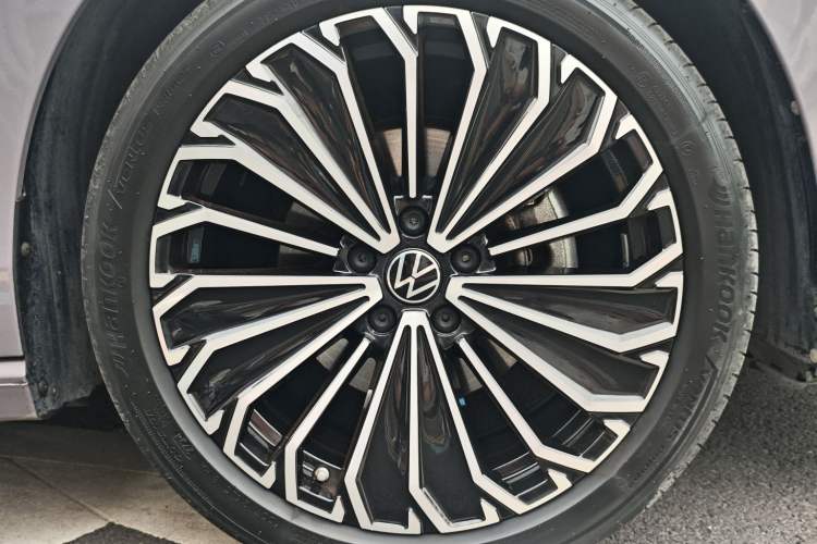 Used Volkswagen Passat 2025 Pro 380TSI Dragon Supreme Edition Exterior 4