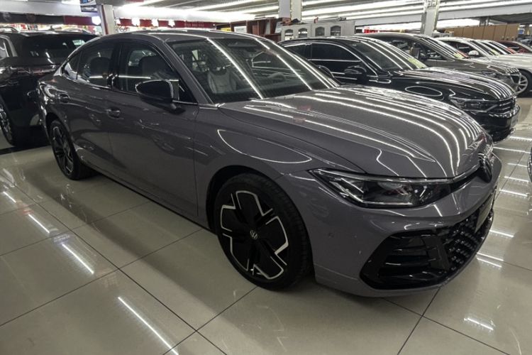 Used Volkswagen Passat 2025 Pro 380TSI Starry Dragon Luxury Edition Exterior 4