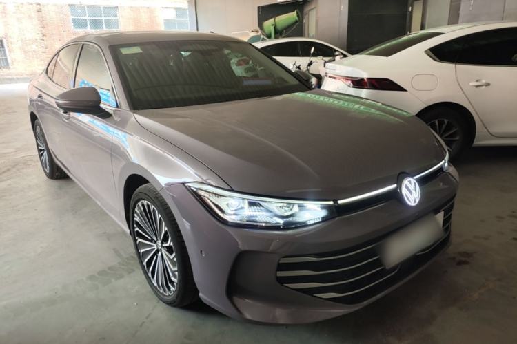 Used Volkswagen Passat 2025 Pro 380TSI Dragon Supreme Edition Front Right 45 Deg